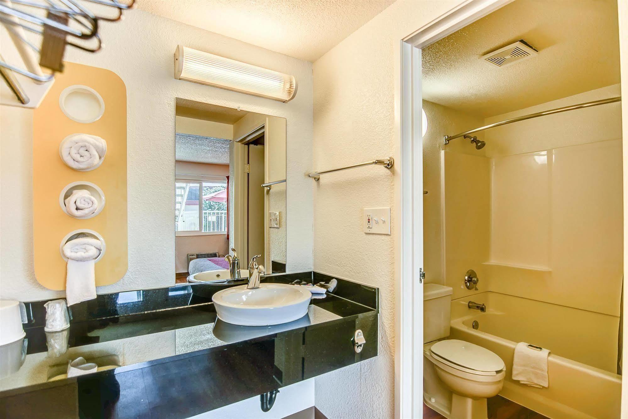 6-stockton, Ca - Charter Way West 2*